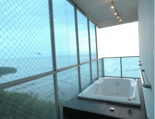 Bayside Condominium, Metropolitan Area