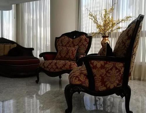 The Mirage, Metropolitan Area