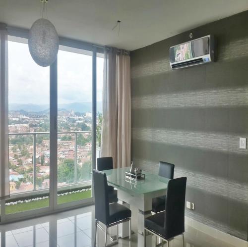 Top Towers, Metropolitan Area