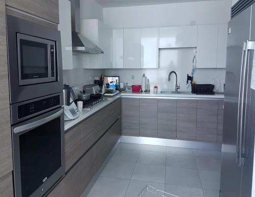 Titanium, Costa del Este