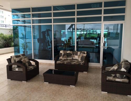 Costa View, Metropolitan Area