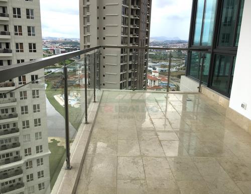 Valery Point, Santa Maria