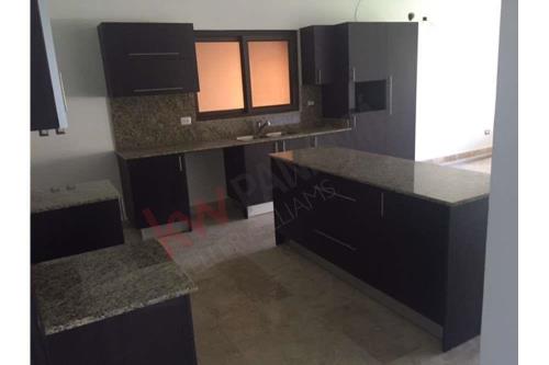 Costa Sur Village , casa